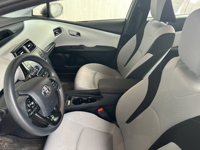 Used 2020 Toyota Prius LE image 9