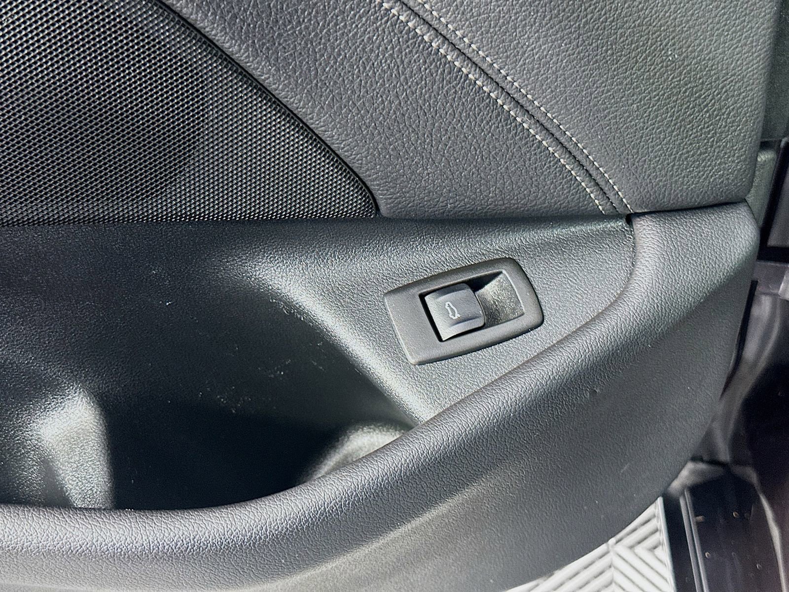 Used 2018 BMW 530i xDrive AWD/4WD image 23