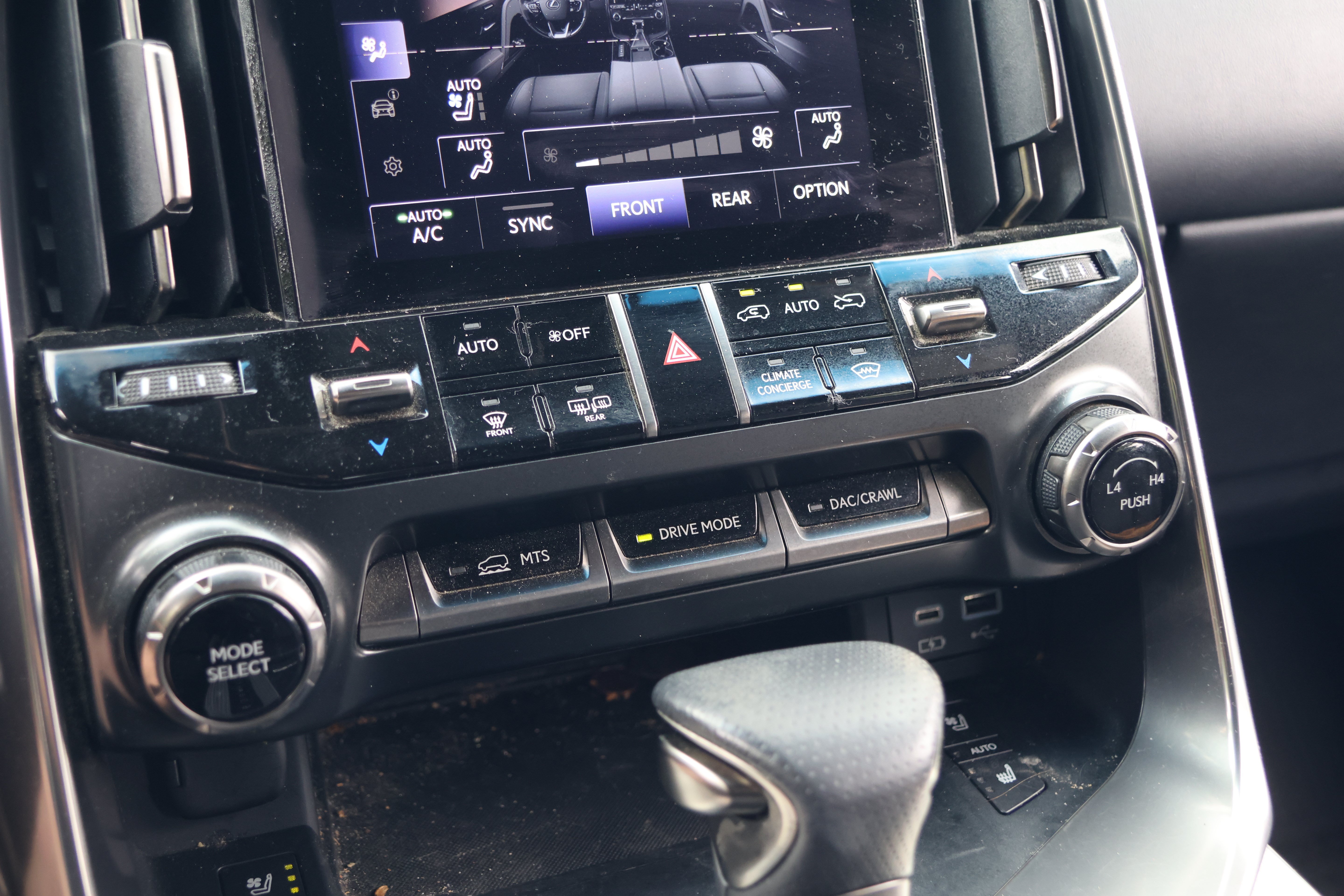 Used 2023 Lexus LX 600 F Sport w/ Accessory Package (Z1) AWD/4WD image 27
