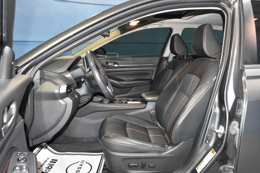 Certified 2022 Nissan Altima 2.5 SR w/ Midnight Edition Package image 6