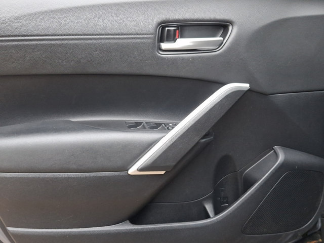 Used 2022 Toyota Corolla Cross XLE FWD image 12