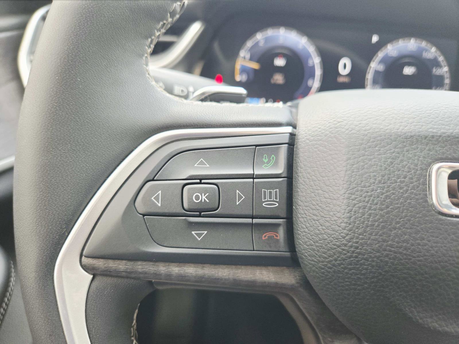 Used 2024 Jeep Grand Cherokee Limited w/ Black Appearance Package image 22