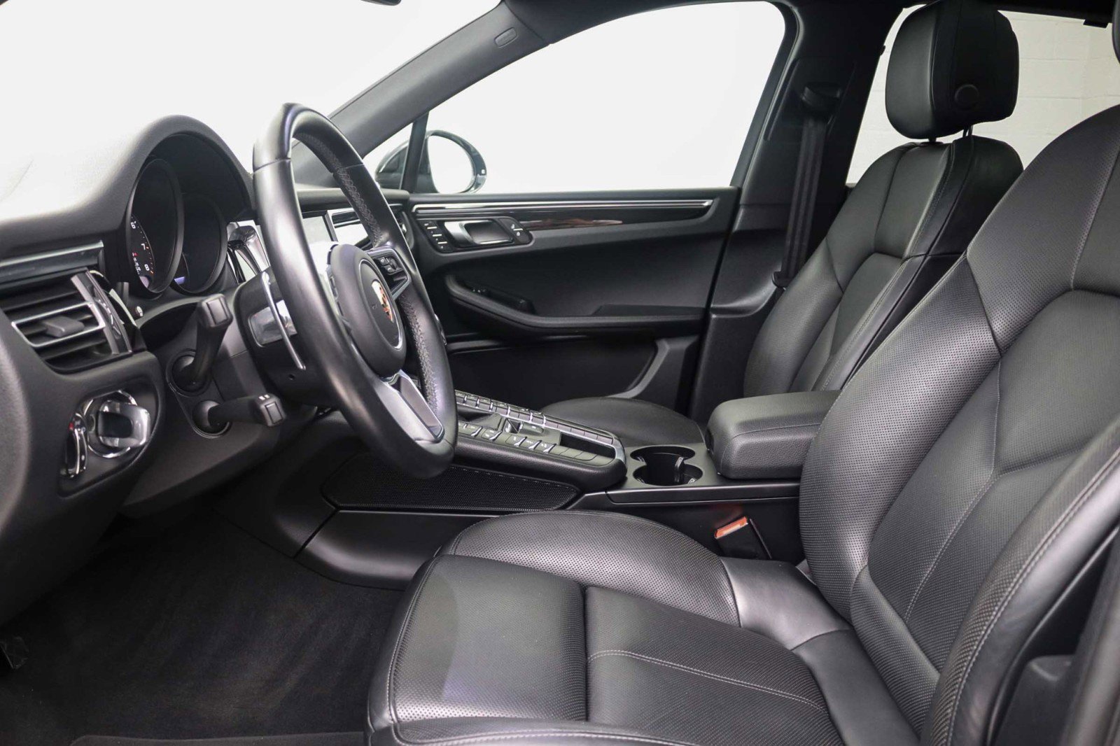 Used 2021 Porsche Macan AWD/4WD image 25