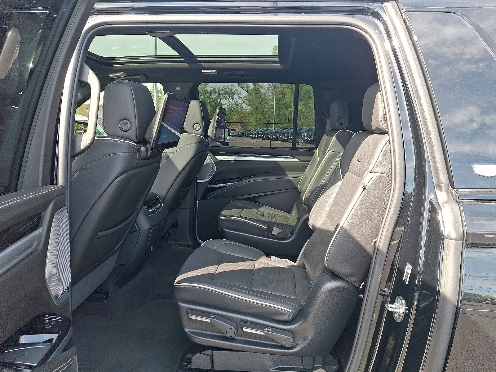Used 2025 Cadillac Escalade ESV Sport w/ Touring Package AWD/4WD image 23