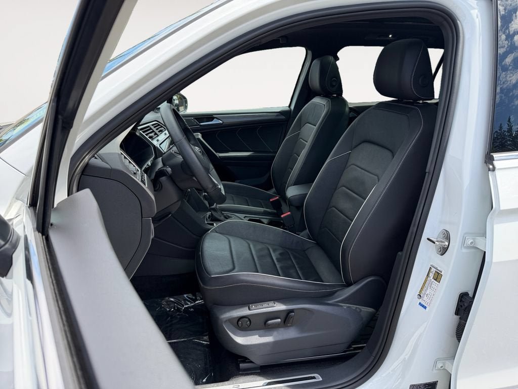 Used 2024 Volkswagen Tiguan SEL R-Line AWD/4WD image 6