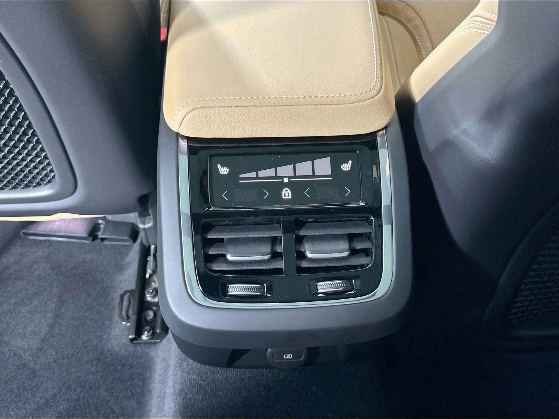 New 2026 Volvo V60 B5 Cross Country Ultra w/ Protection Package Premier image 29