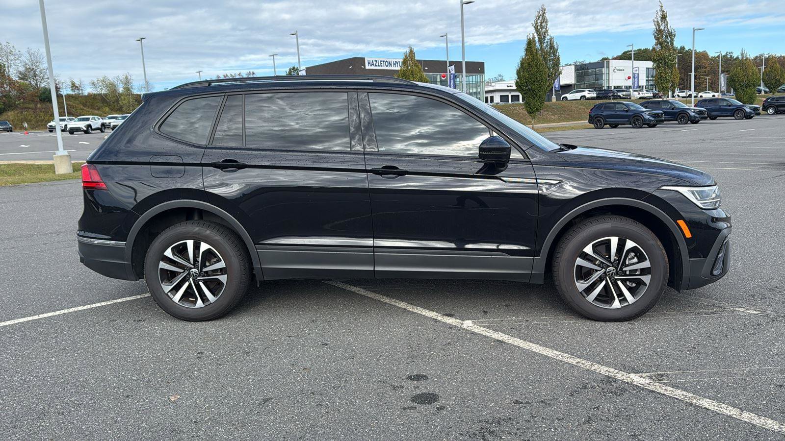 Used 2022 Volkswagen Tiguan S image 3