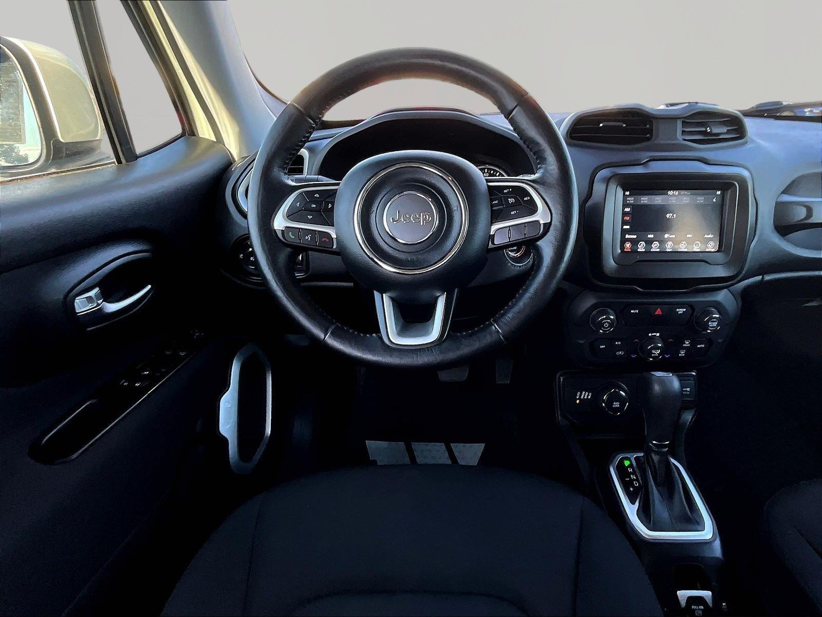 Used 2020 Jeep Renegade Latitude w/ Cold Weather Group AWD/4WD image 8