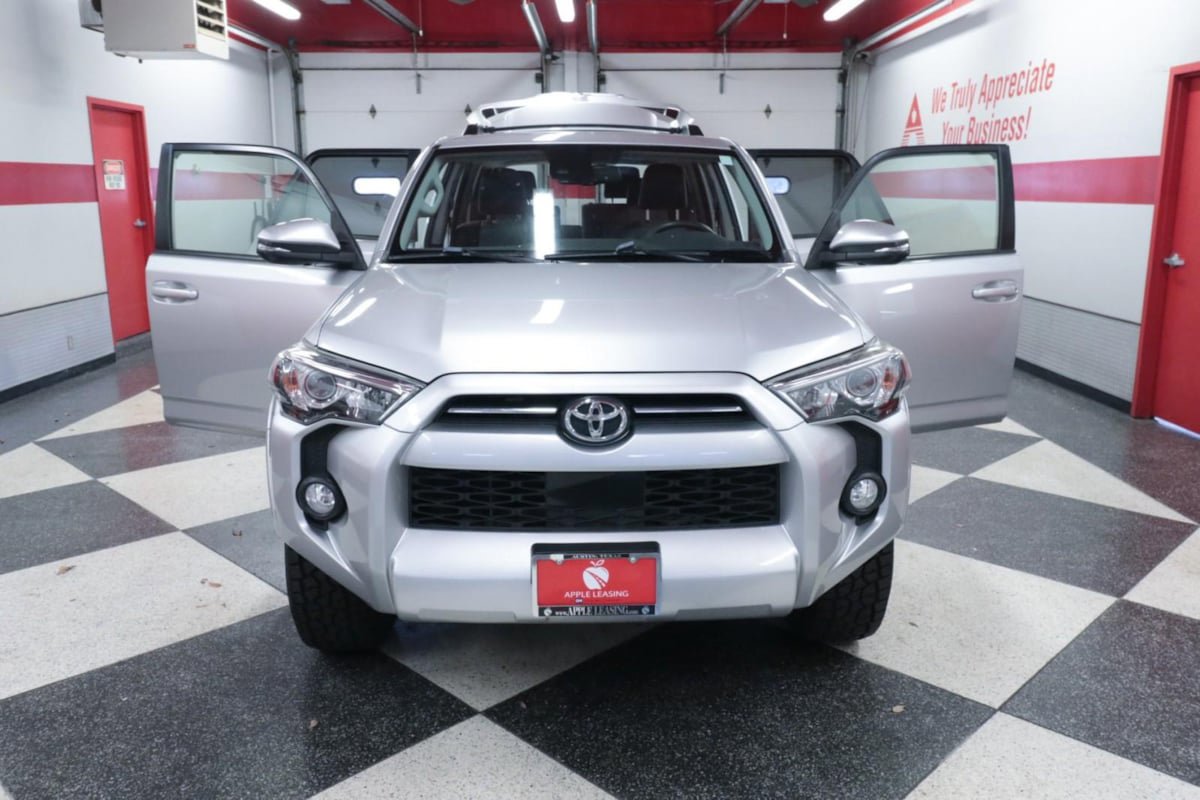 Used 2020 Toyota 4Runner SR5 Premium w/ Moonroof Package RWD image 27
