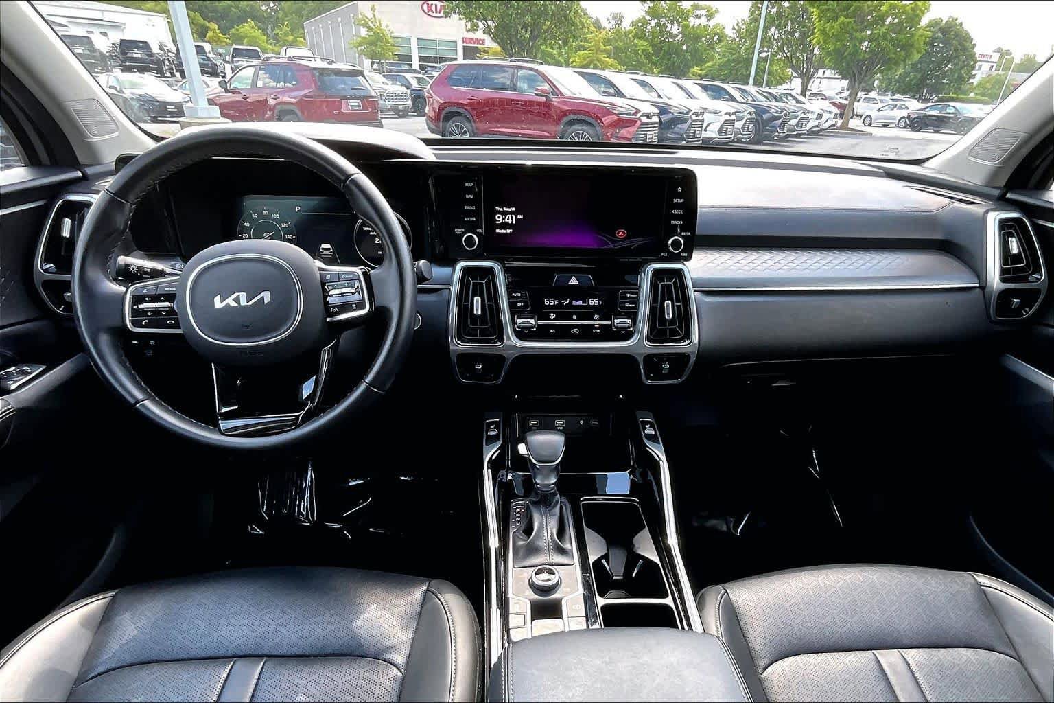Used 2023 Kia Sorento SX AWD/4WD image 16