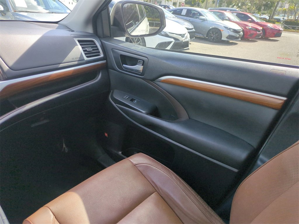Used 2017 Toyota Highlander Limited image 18