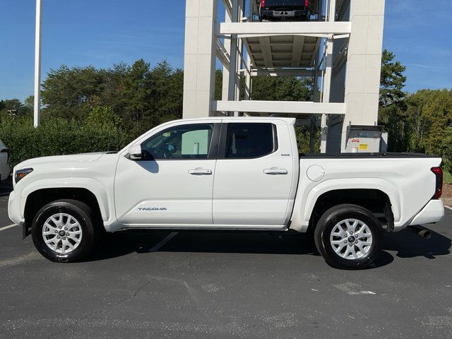 Used 2025 Toyota Tacoma SR5 AWD/4WD image 12