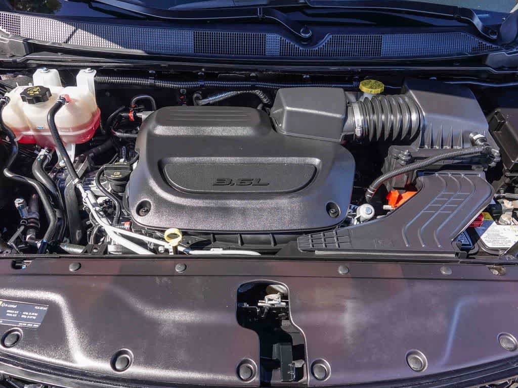 Used 2025 Chrysler Pacifica Limited FWD image 26