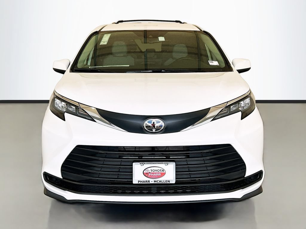 New 2026 Toyota Sienna LE FWD image 2