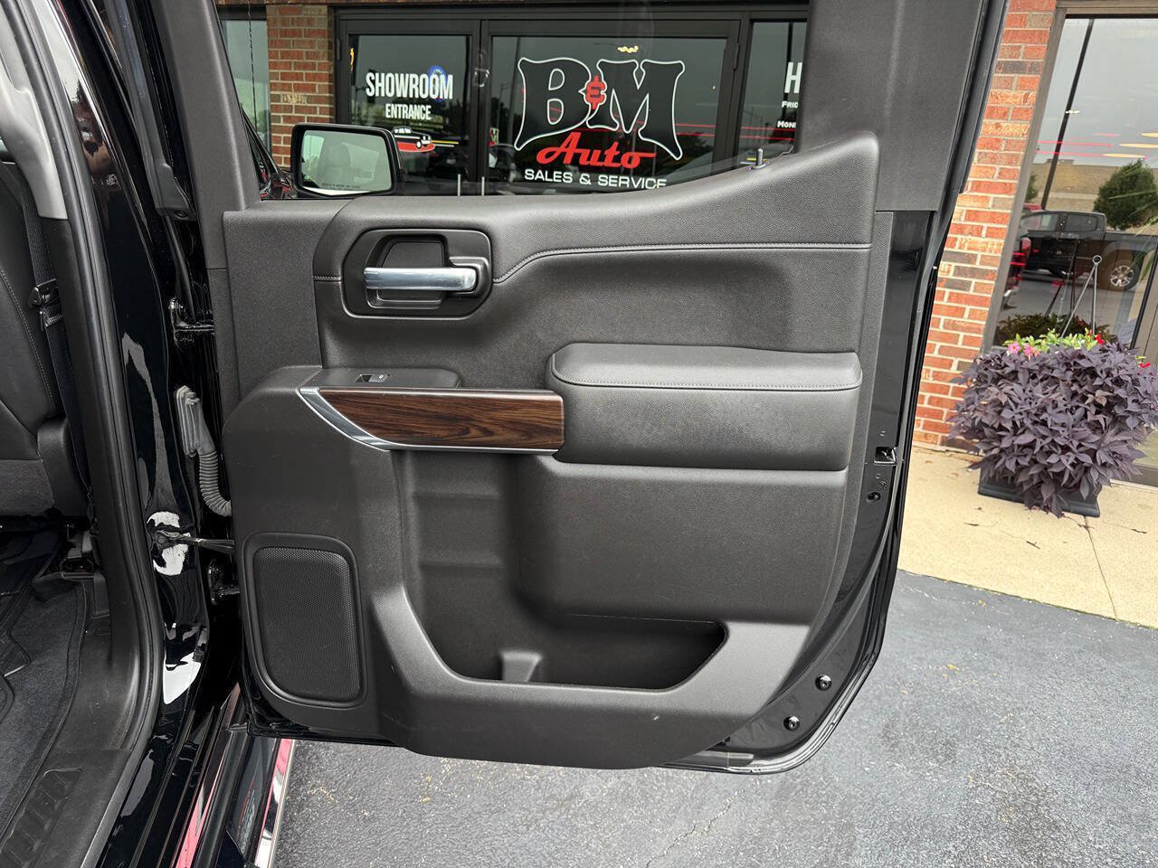 Used 2021 GMC Sierra 1500 SLT w/ SLT Premium Package AWD/4WD image 23