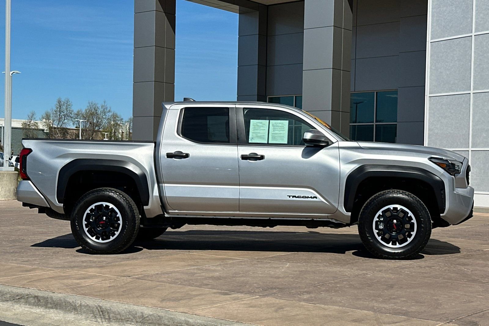 Certified 2024 Toyota Tacoma TRD Off-Road image 3