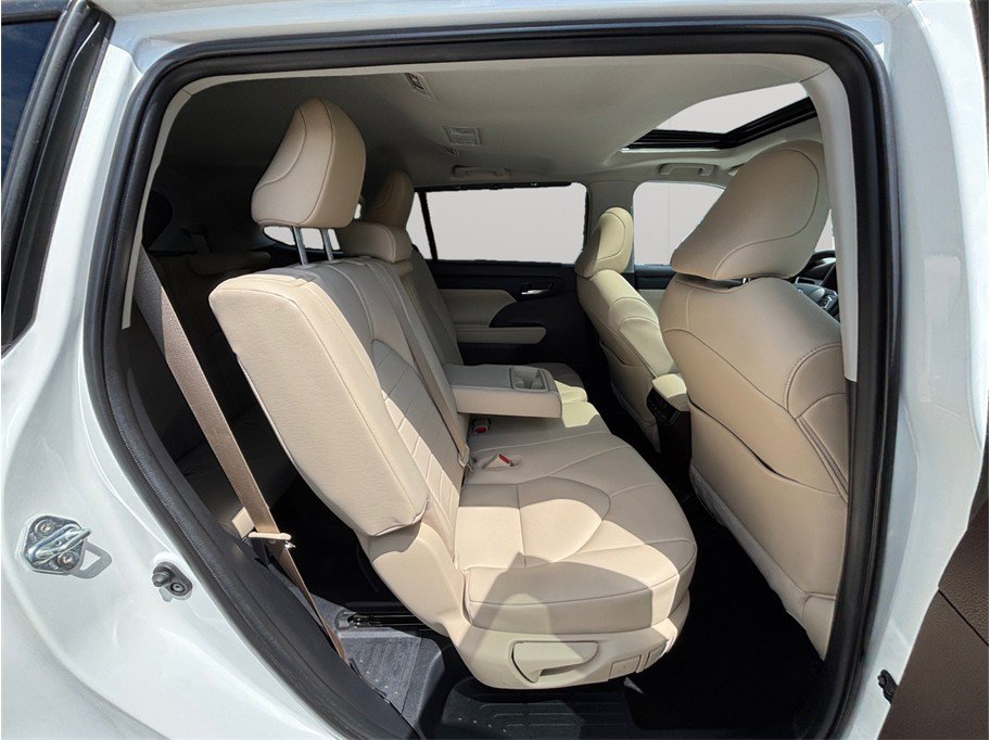 Used 2020 Toyota Highlander XLE FWD image 41