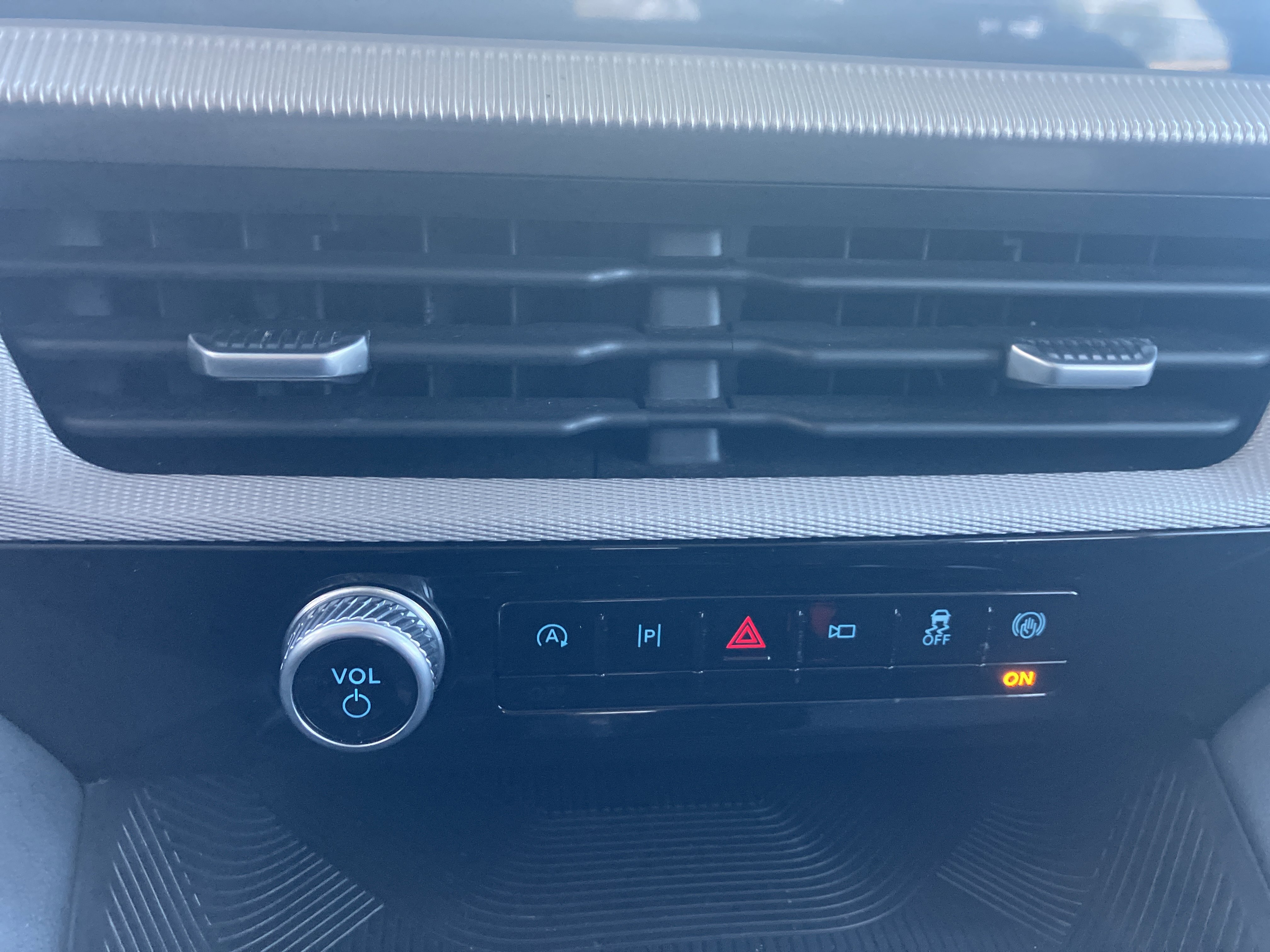 Certified 2025 Ford Explorer Active AWD/4WD image 29