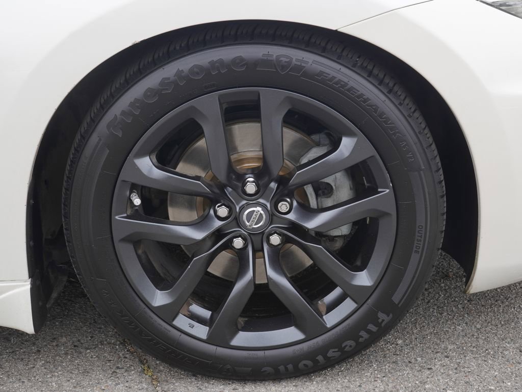 Used 2020 Nissan 370Z Coupe RWD image 7