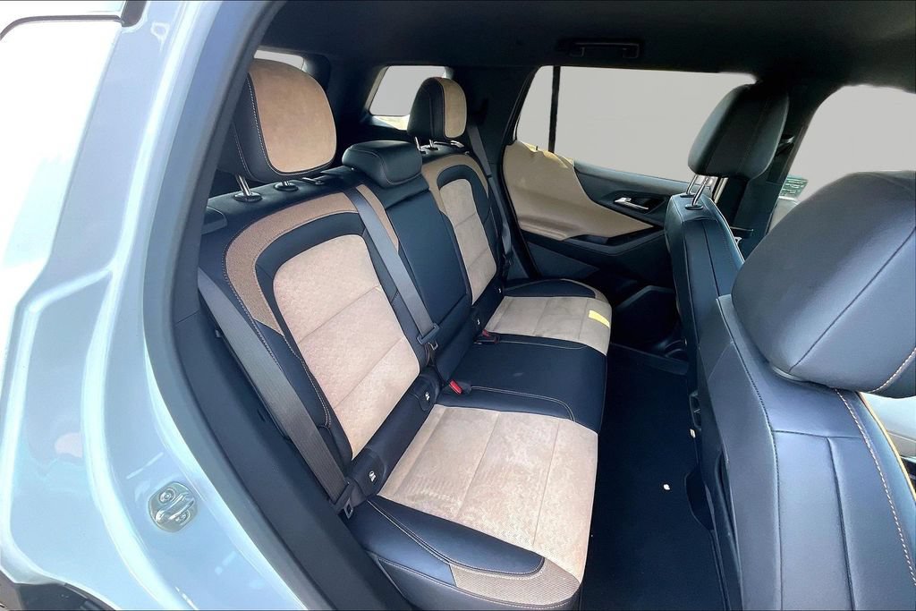 Used 2025 Chevrolet Equinox ACTIV w/ Safety and Technology Package AWD/4WD image 28