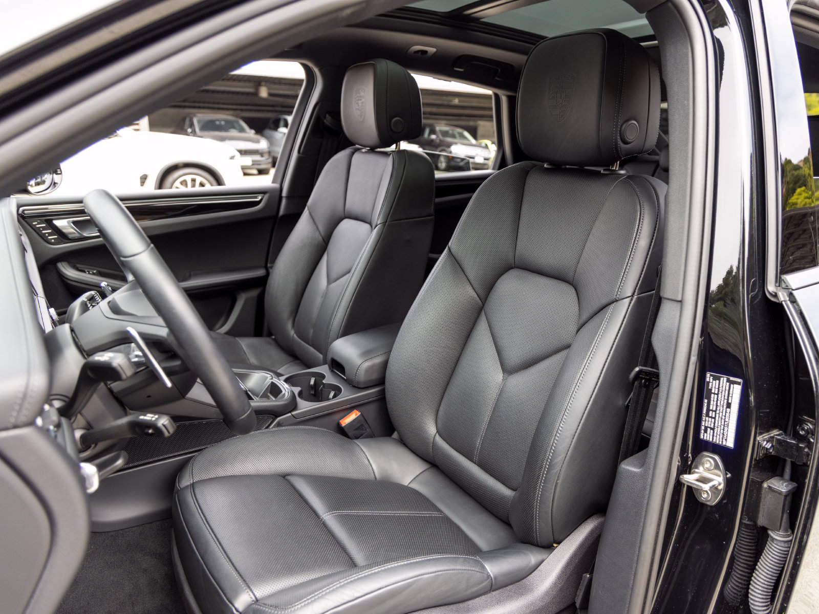 Used 2026 Porsche Macan AWD/4WD image 5