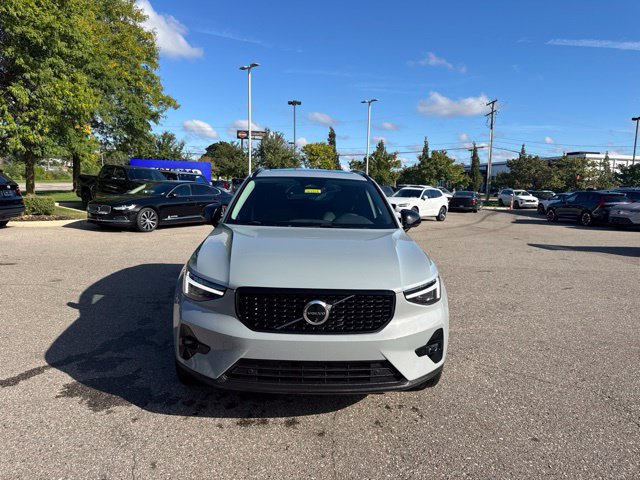 Used 2026 Volvo XC40 B5 Ultra w/ Climate Package AWD/4WD image 2