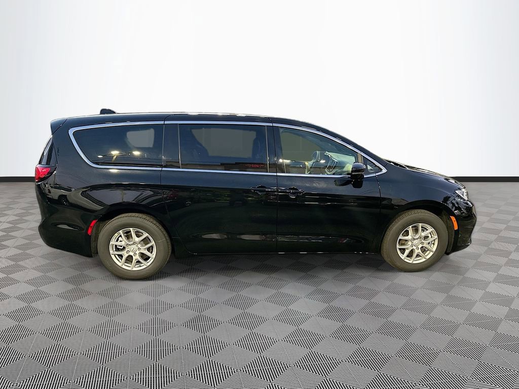 New 2026 Chrysler Pacifica Select FWD image 8