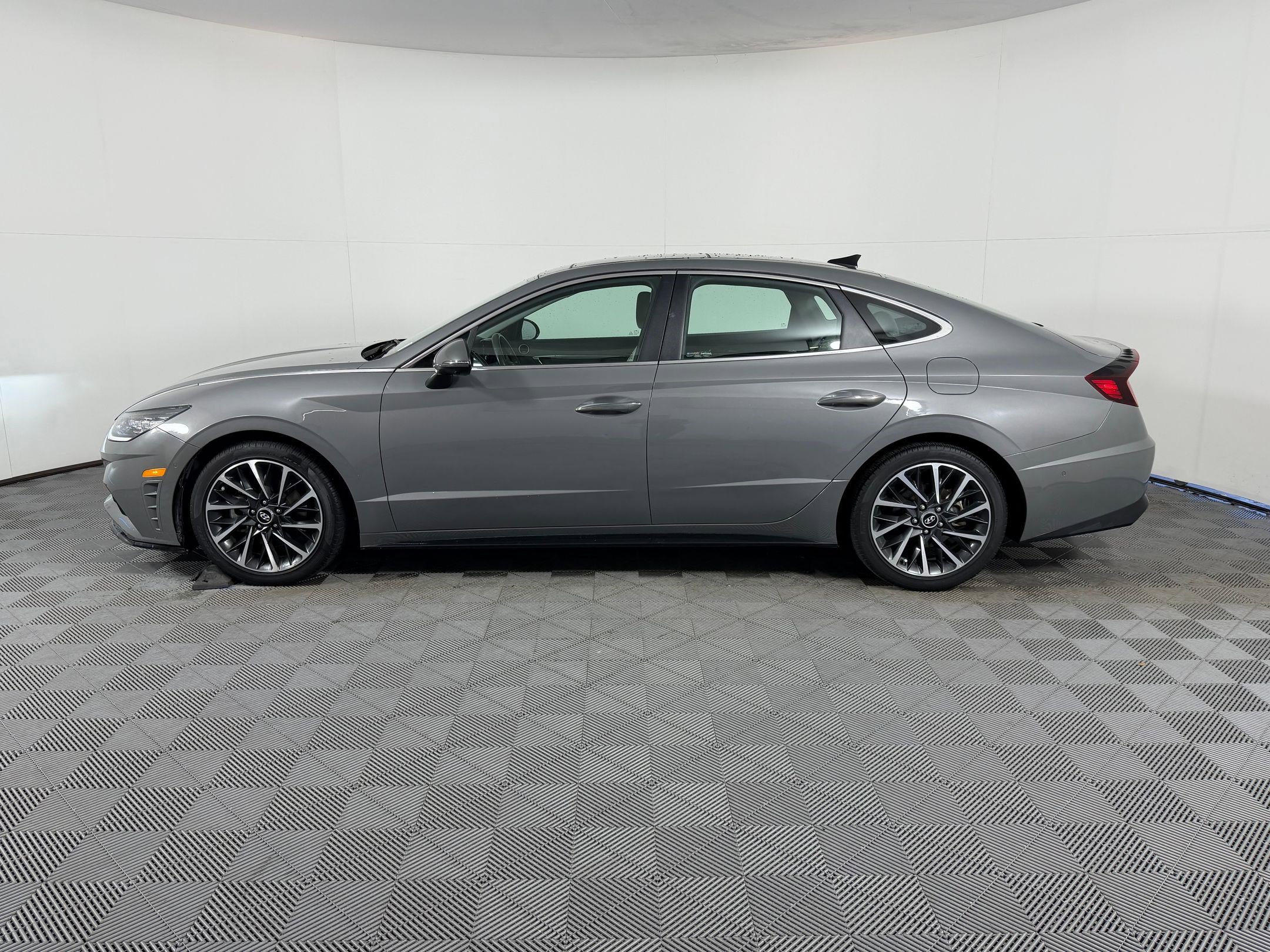 Used 2023 Hyundai Sonata Limited image 2