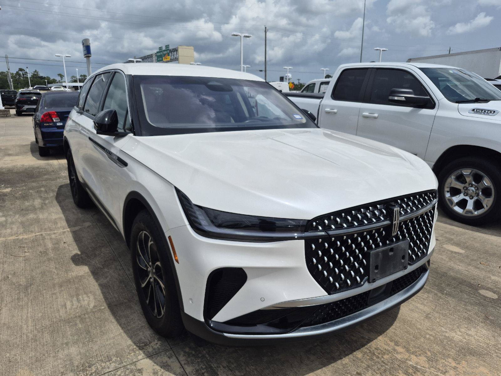 Used 2024 Lincoln Nautilus Premier AWD/4WD image 15