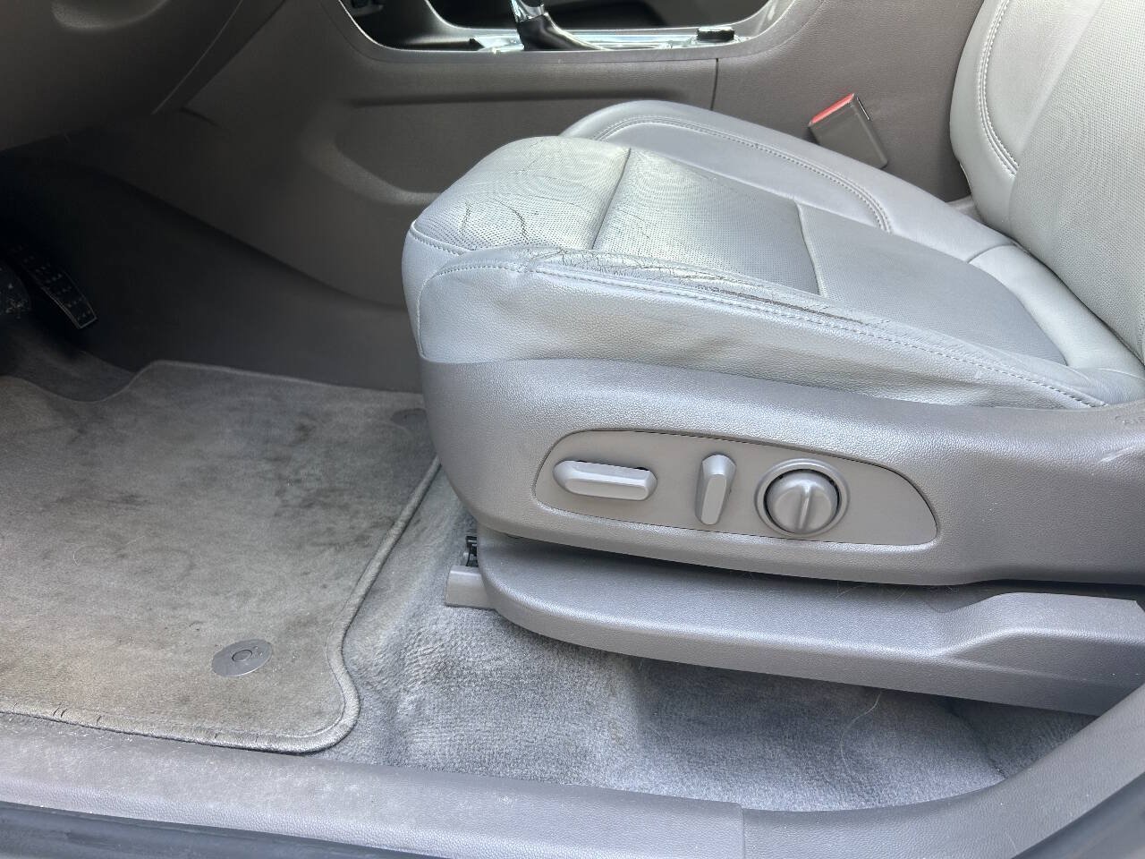 Used 2019 Chevrolet Traverse Premier w/ Driver Confidence II Package FWD image 12