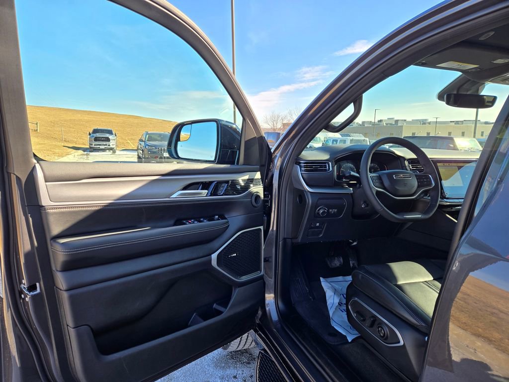 New 2026 Jeep Grand Wagoneer 4WD image 10