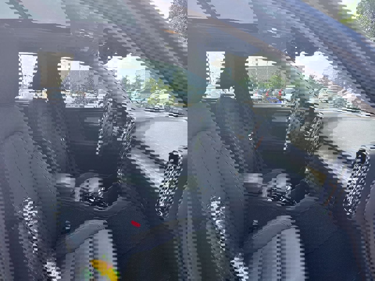 Certified 2023 Volvo XC40 B5 Plus image 9