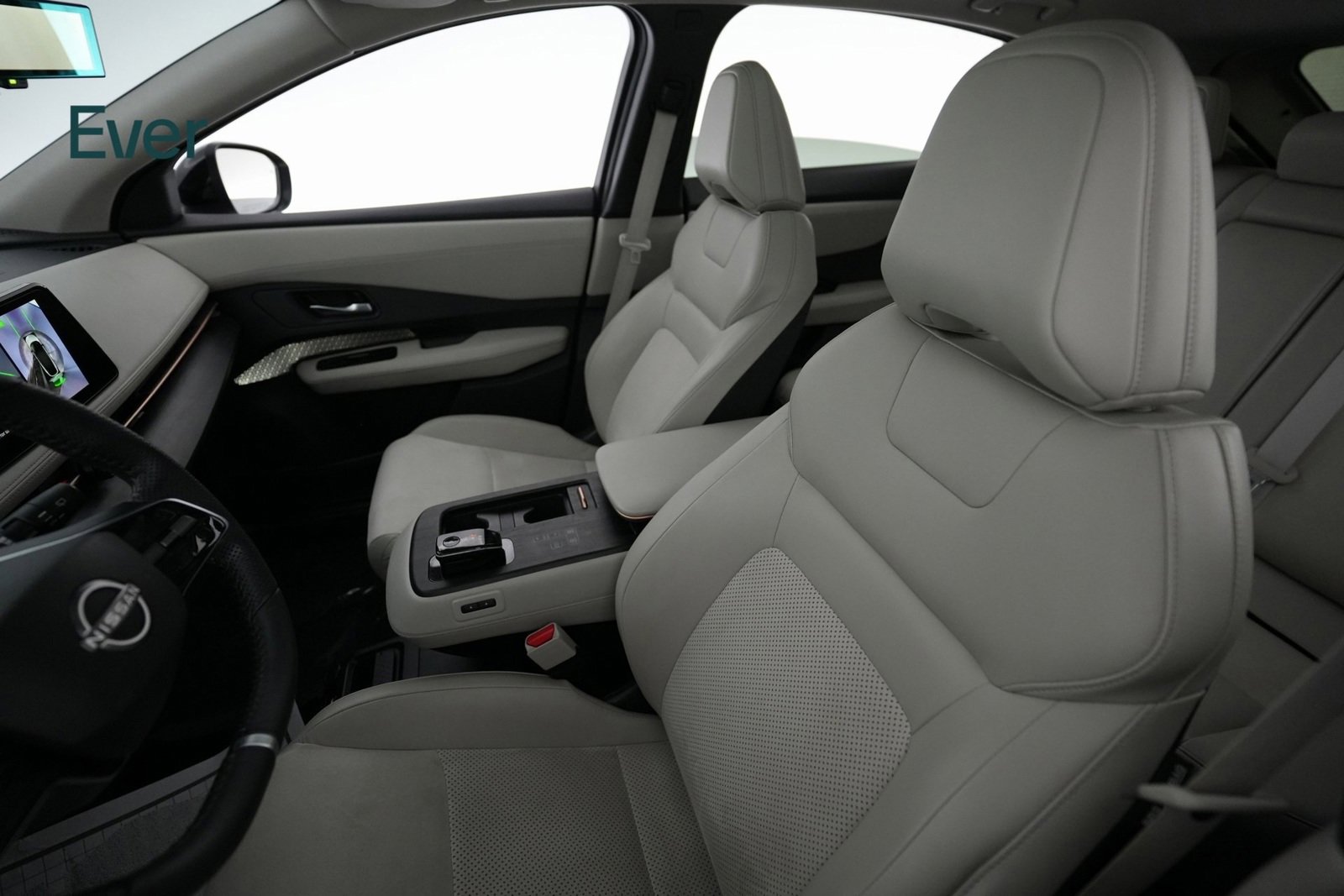 Used 2023 Nissan Ariya AWD image 7