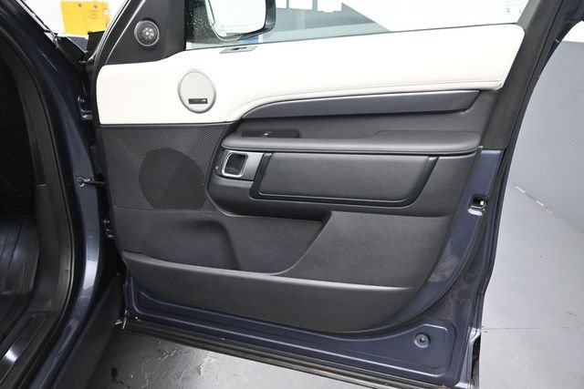 Used 2024 Land Rover Discovery Metropolitan Edition AWD/4WD image 35