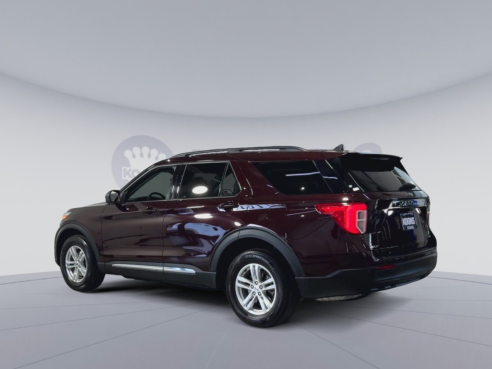 Used 2023 Ford Explorer XLT AWD/4WD image 8