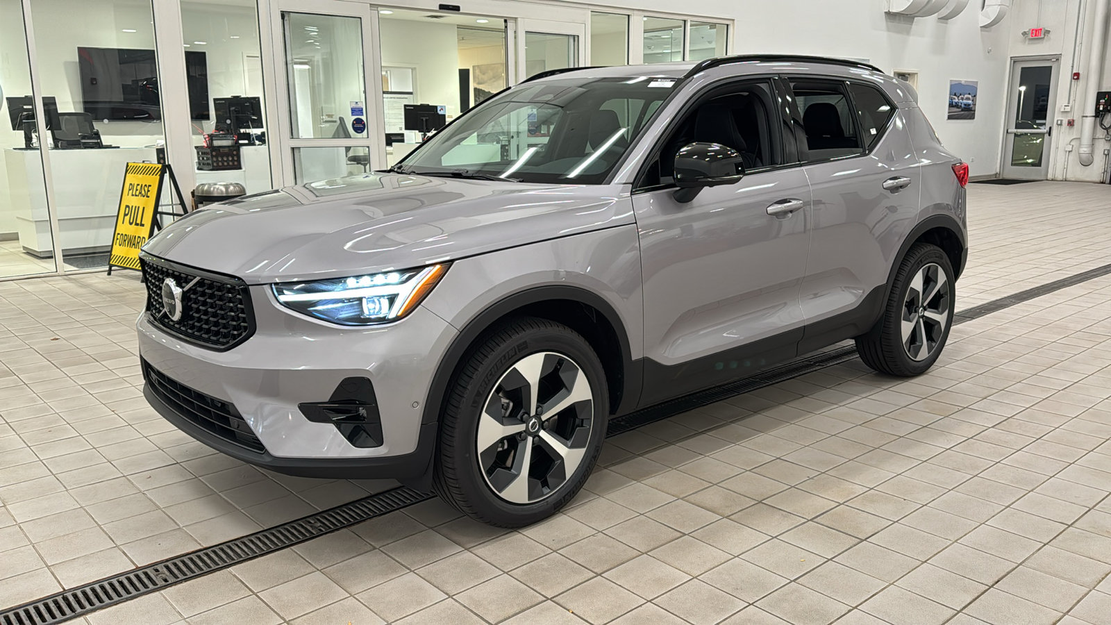 New 2026 Volvo XC40 B5 Plus w/ Protection Package Premier AWD/4WD image 9