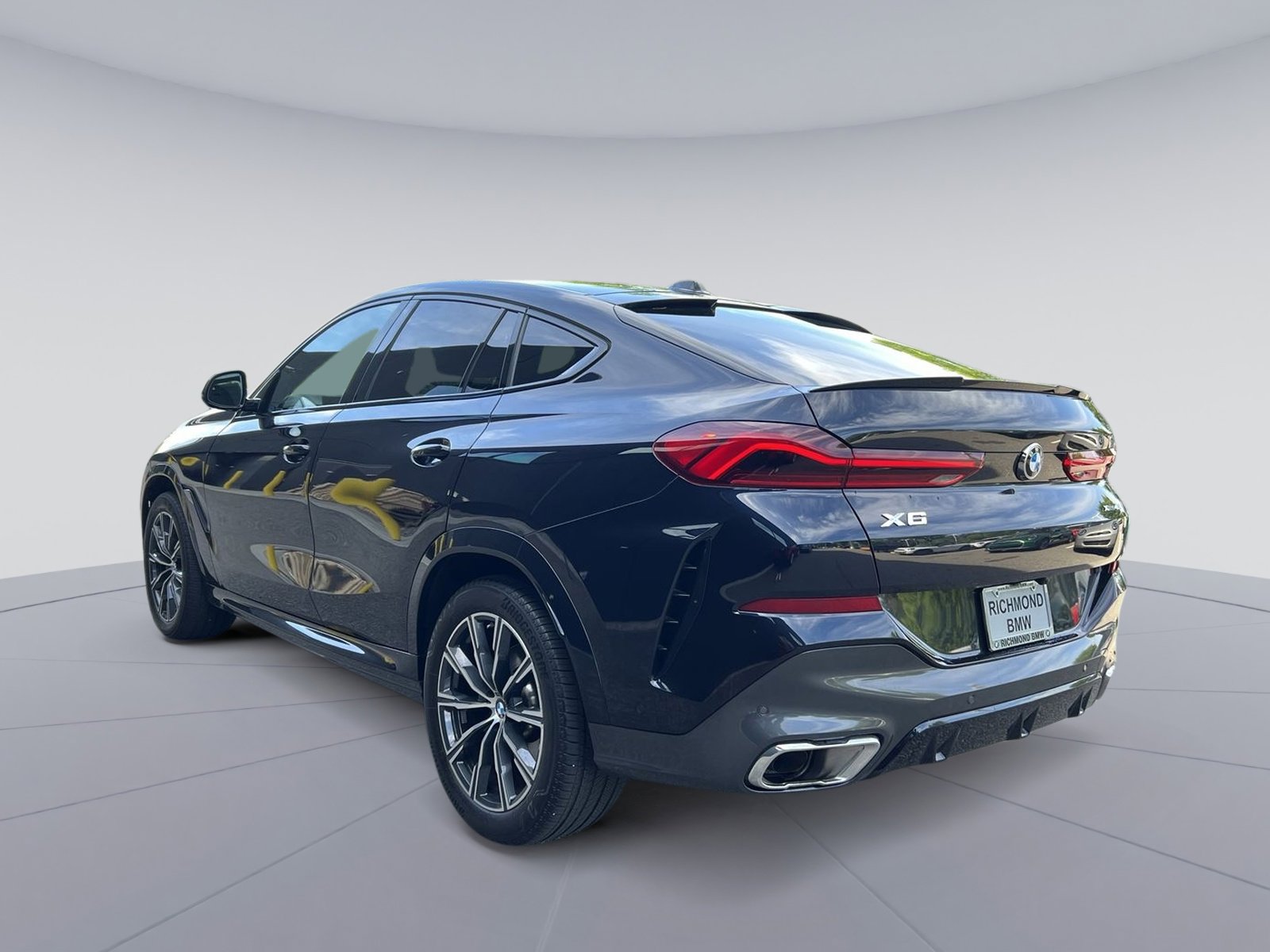 Used 2024 BMW X6 xDrive40i w/ Premium Package image 3