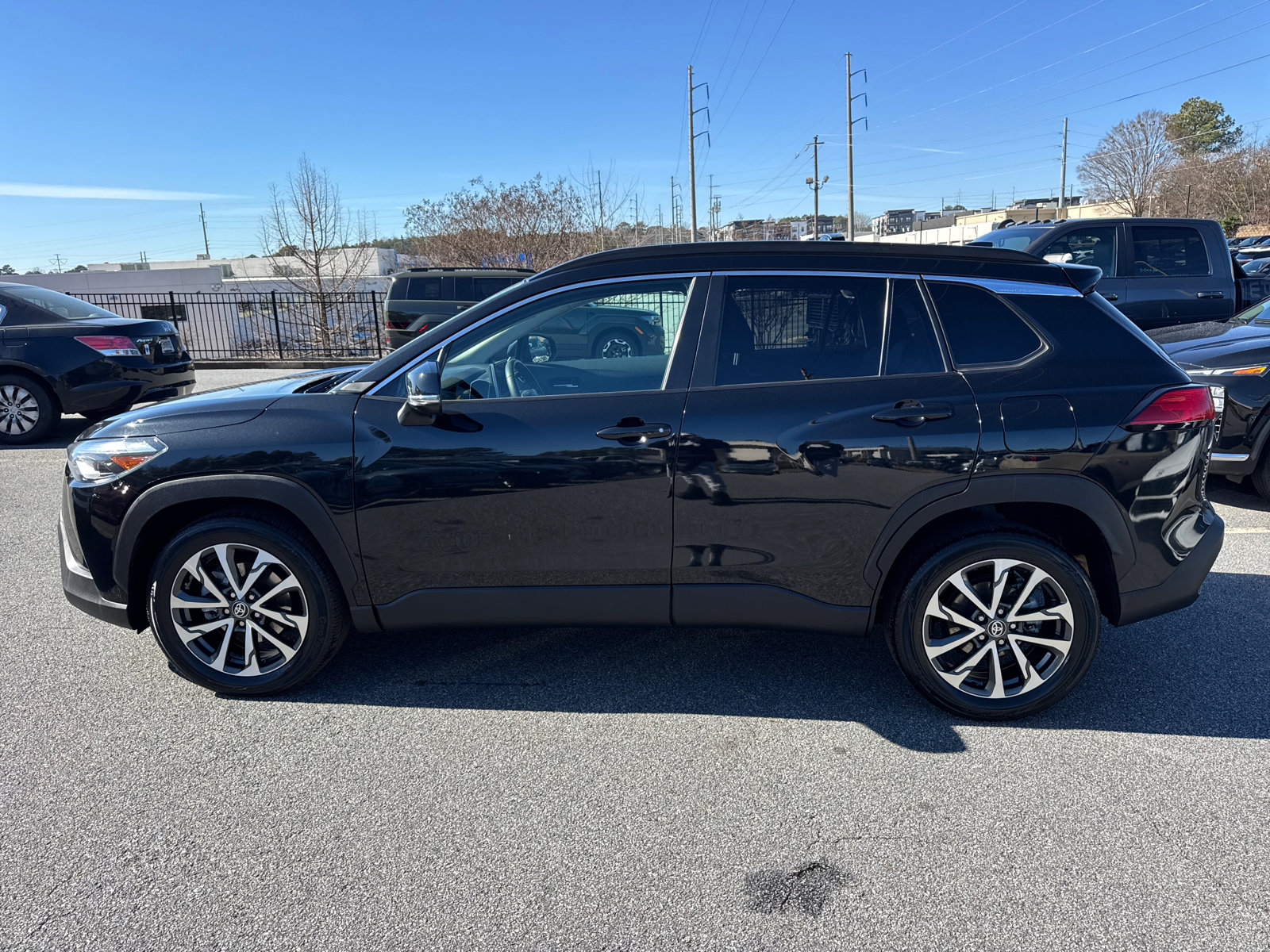 Used 2023 Toyota Corolla Cross XLE image 8