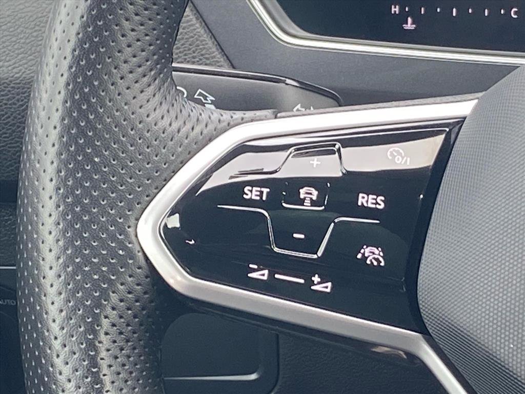 Certified 2022 Volkswagen Tiguan SE R-Line image 7