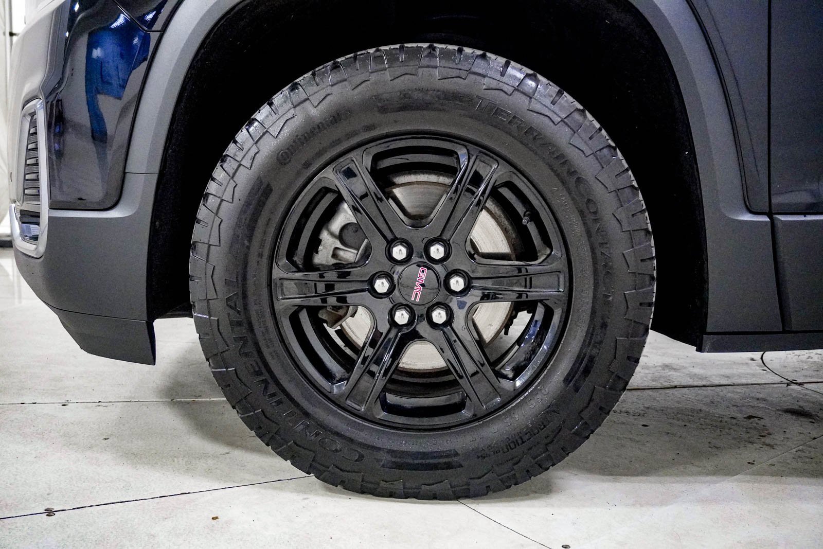 Used 2023 GMC Acadia AT4 image 16