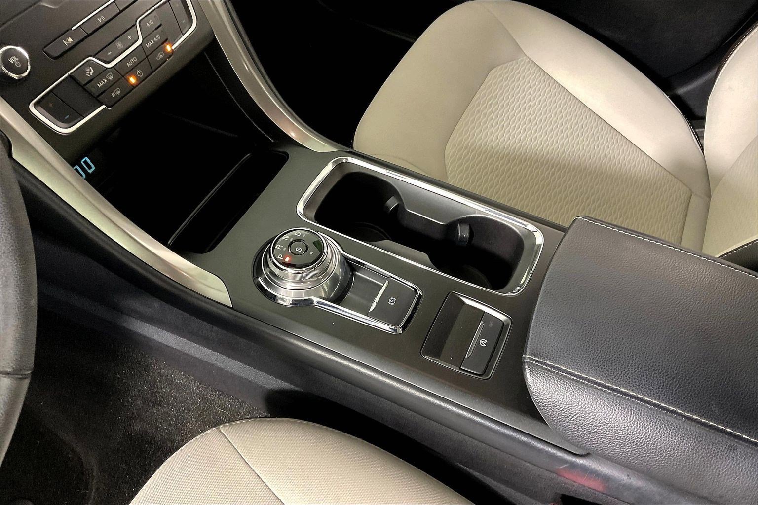 Used 2019 Ford Fusion SE w/ Equipment Group 151A image 18