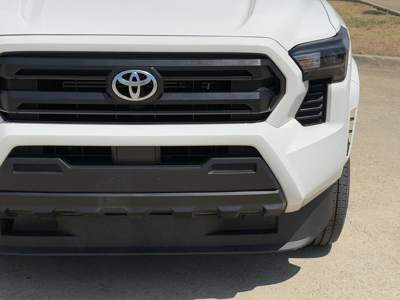 Used 2024 Toyota Tacoma SR RWD image 10