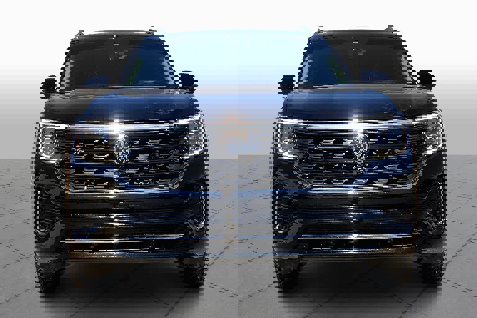 Used 2025 Volkswagen Atlas SEL Premium R-Line AWD/4WD image 3