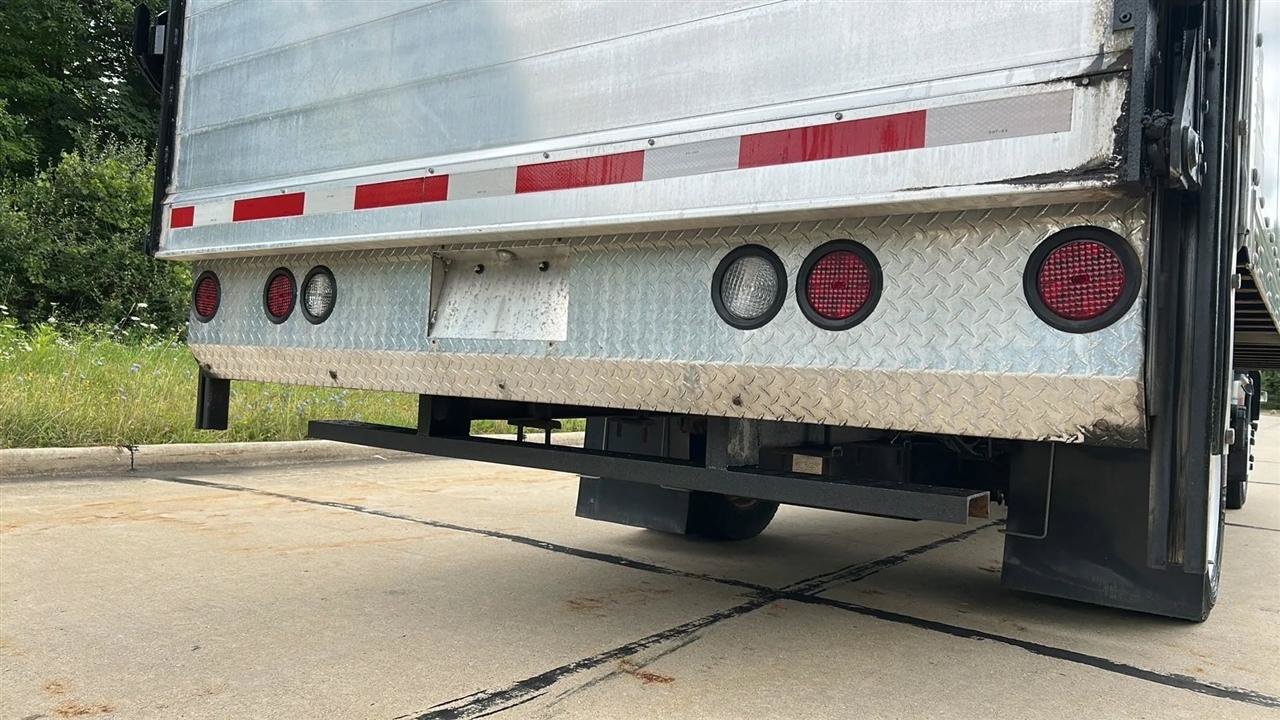 Used 2018 Isuzu NPR RWD image 10