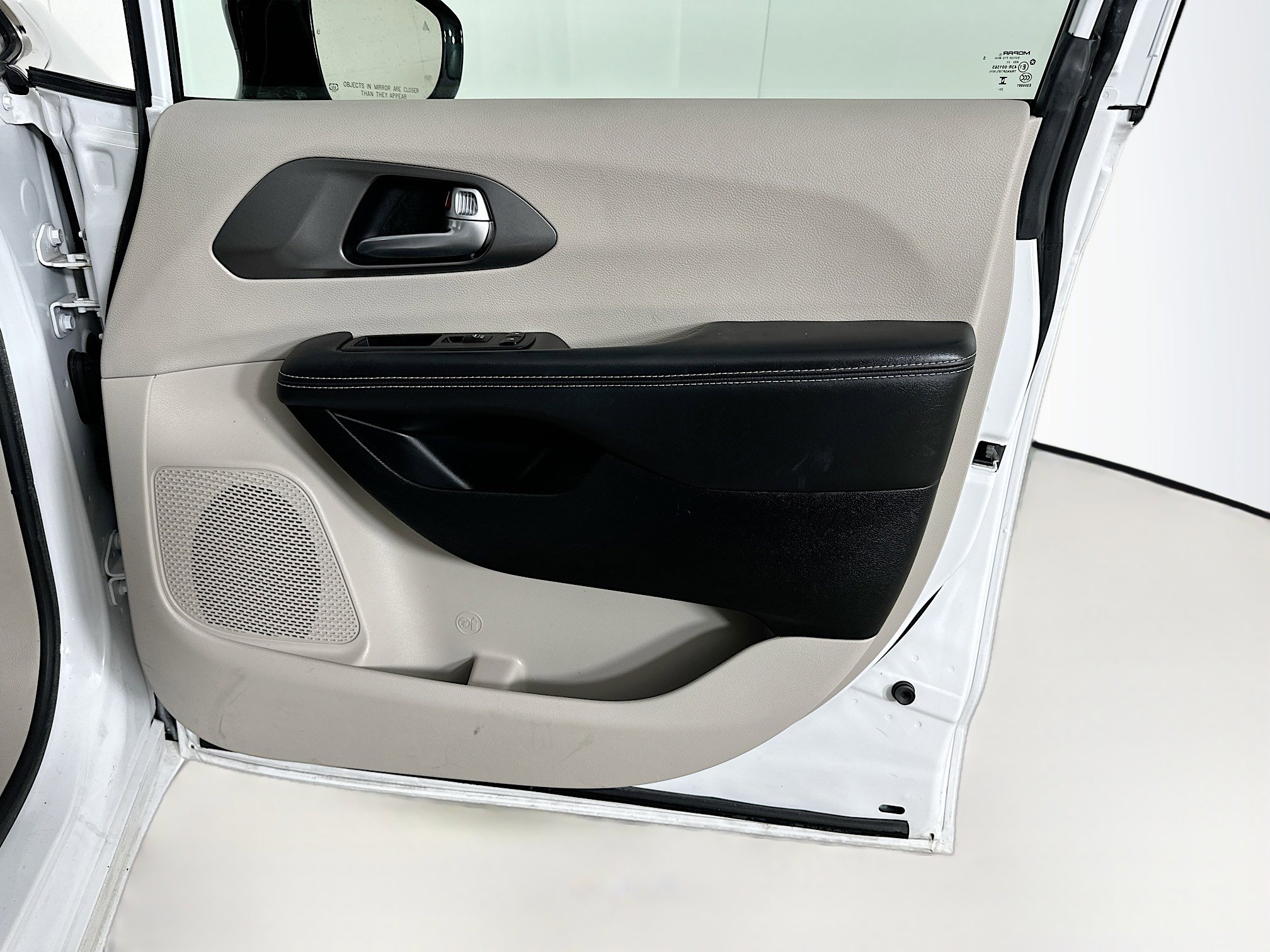 Used 2024 Chrysler Pacifica Touring-L image 33