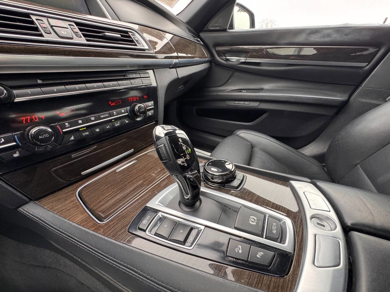 Used 2014 BMW 750Li xDrive AWD/4WD image 23