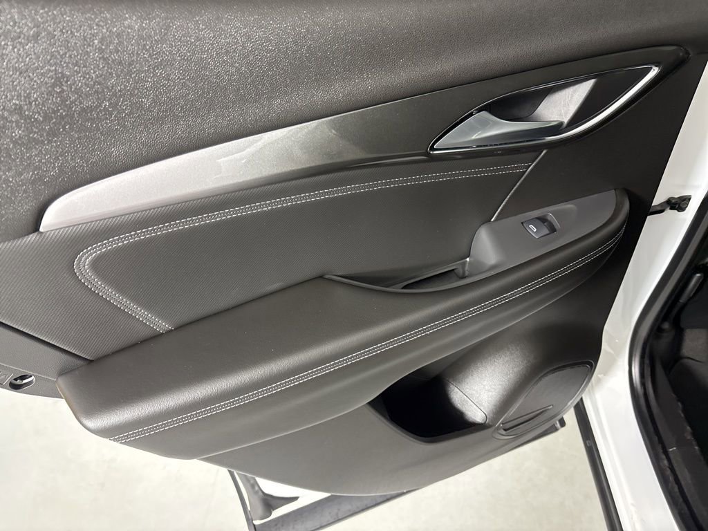 Used 2025 Buick Envision Preferred image 40