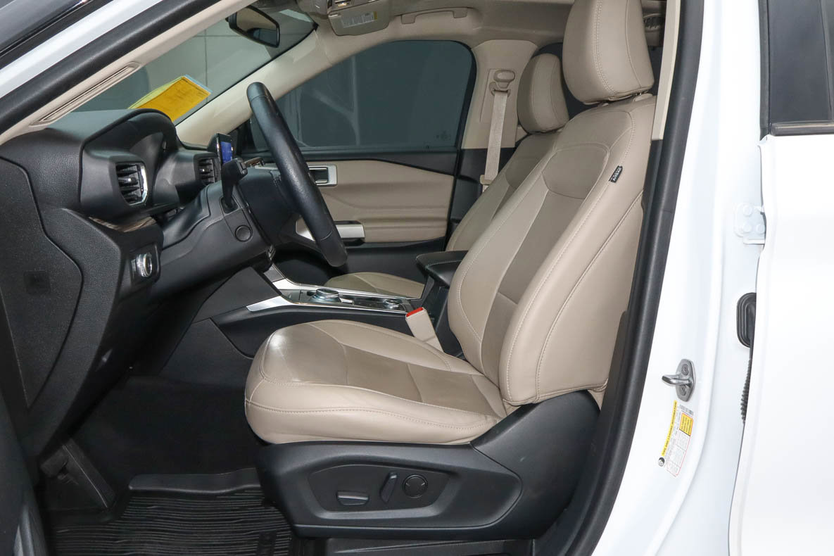 Used 2021 Ford Explorer Limited w/ Equipment Group 301A image 7