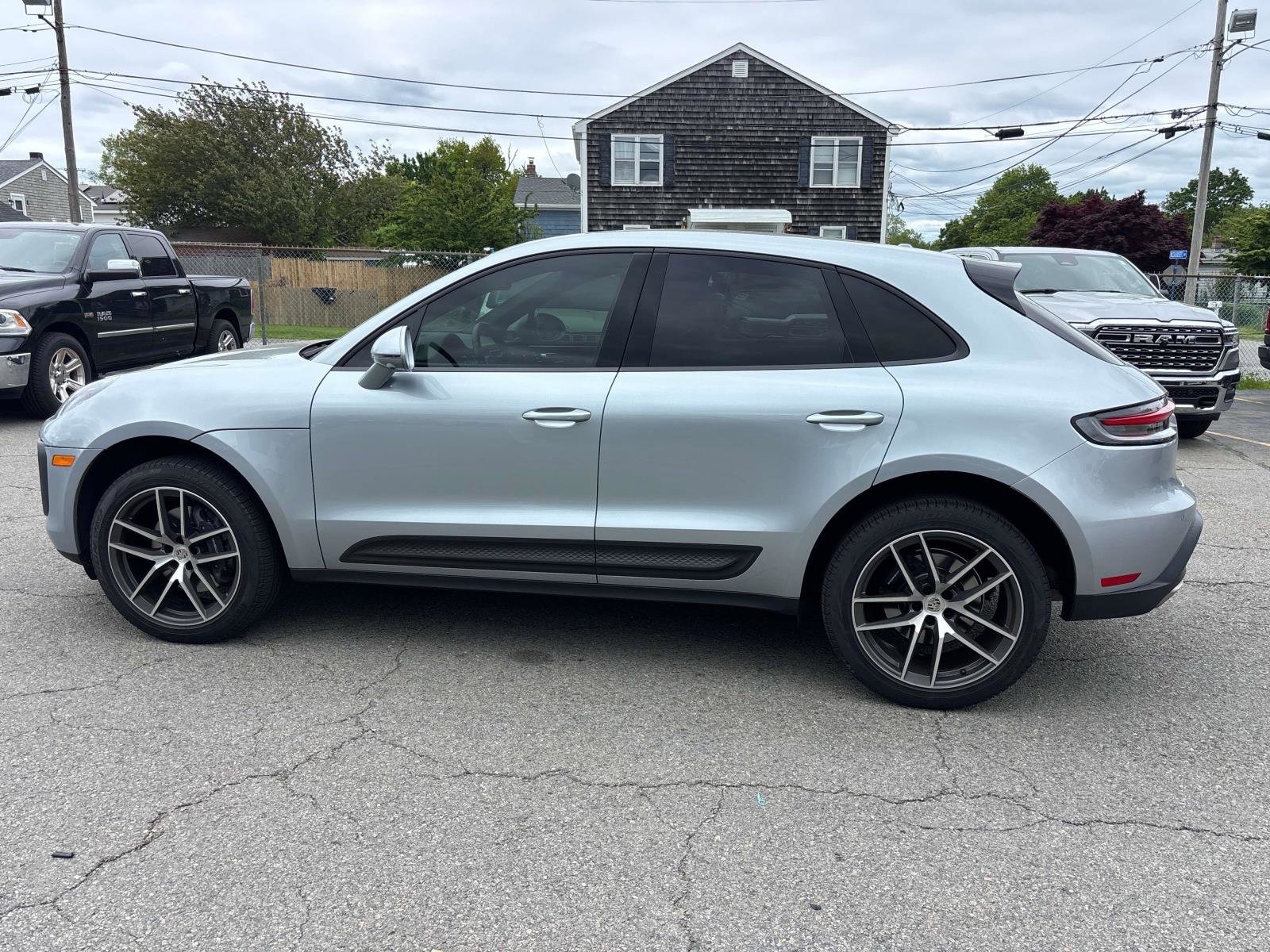Used 2022 Porsche Macan AWD/4WD image 4