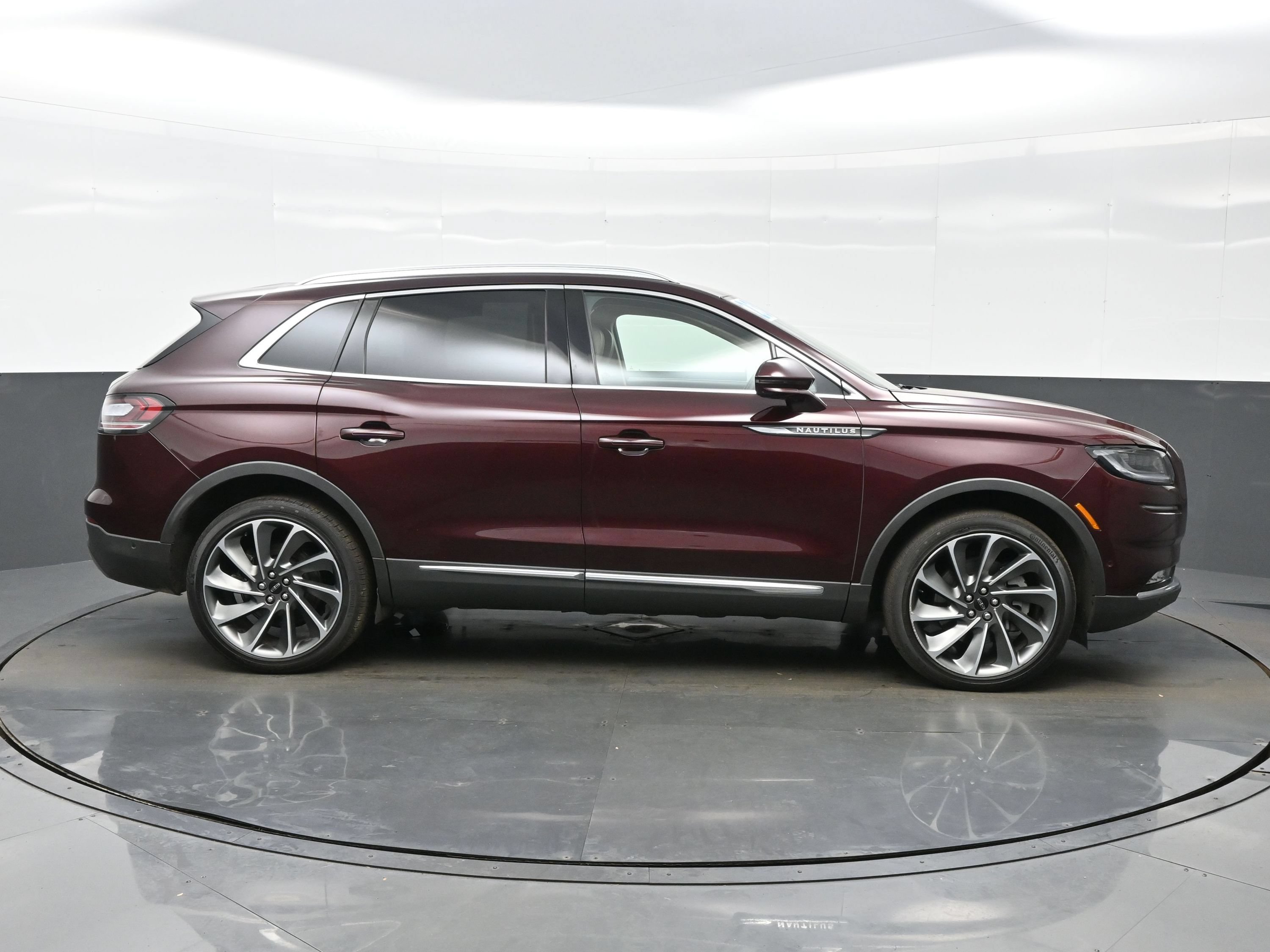 Used 2023 Lincoln Nautilus Reserve w/ Equipment Group 202A AWD/4WD image 7